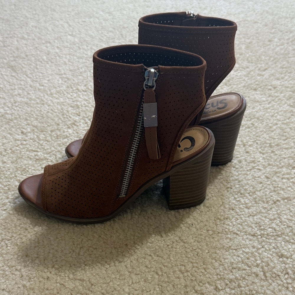 Circus by Sam Edelman Brown and Tan Heeled Boots - Picture 2 of 6